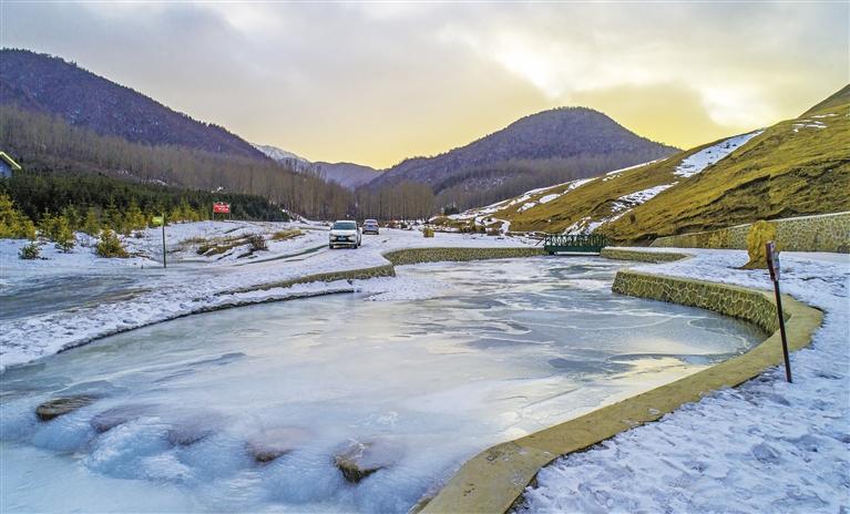 竹子沟清溪已经变成冰河