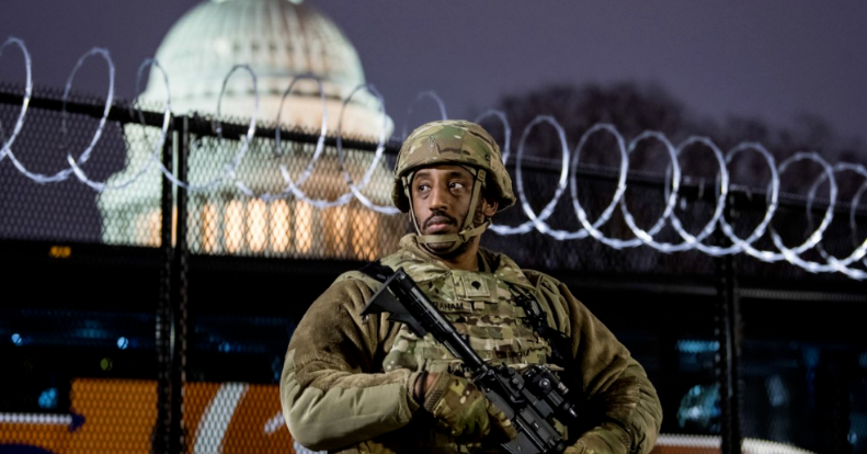 拜登就职典礼前,华盛顿出现这前所未有的一幕