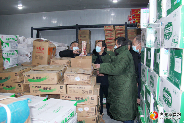赣州市市场监管局对全市进口冷链食品疫情防控措施落实情况进行督查。资料图