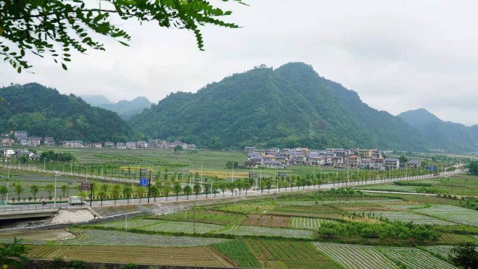 （张家界市七家坪村旧貌换新颜）