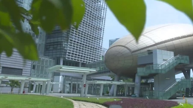 2004年香港启用科学园，为当地发展带来哪些便利？