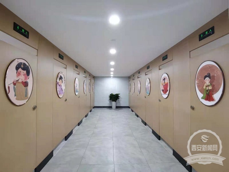 南站房中厅和二、四候车室改造后“闪亮登场” 西安火车站一二三四候车室全部改造完成投入使用