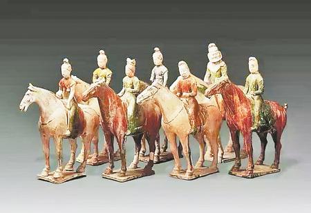 出土于秦安叶家堡的唐代三彩骑俑队列