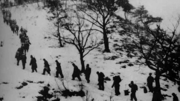 抗美援朝女兵含泪回忆长津湖战役：整连整排的冻死在山头上