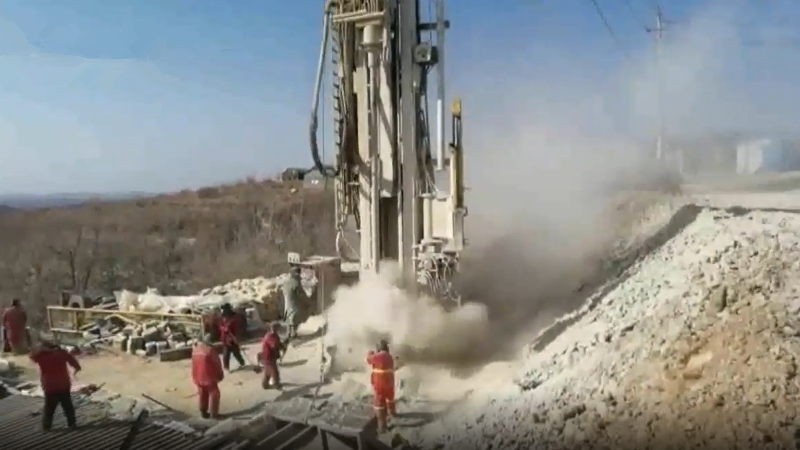 栖霞金矿爆炸事故第十日：现场救援紧张进行 多个钻孔持续下挖