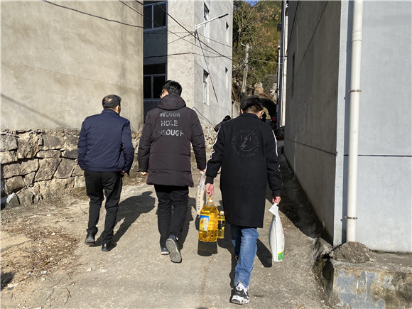 寒冬送暖浙江汽车职业技术学院假期家访全面展开