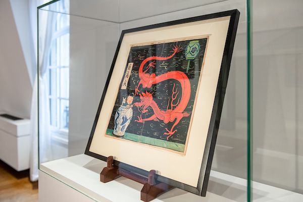 《蓝莲花》漫画创作于1936年，但出版商拒绝了这一封面，因为当时印刷成本太高。
