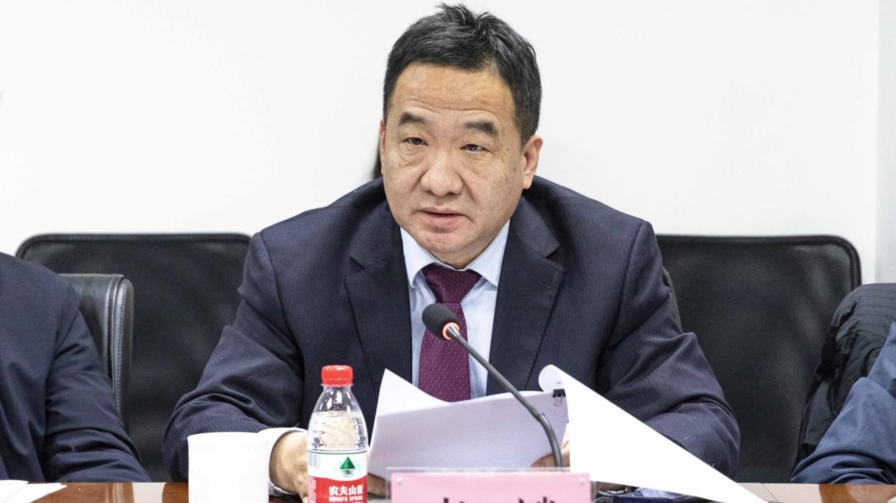 图为国家发展改革委国际合作司一级巡视员李斌发言