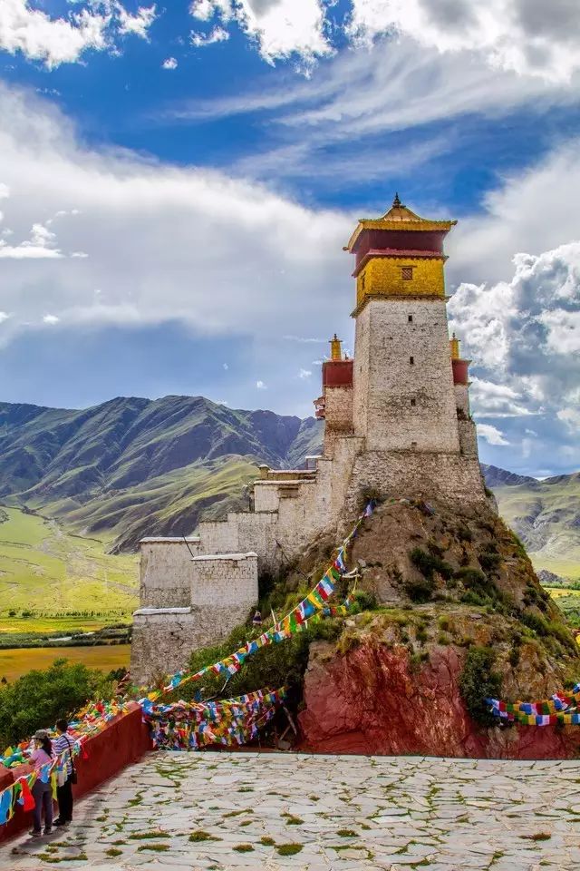 《【摩登登陆】西藏，一个愿意让你“一措再措”的地方!》