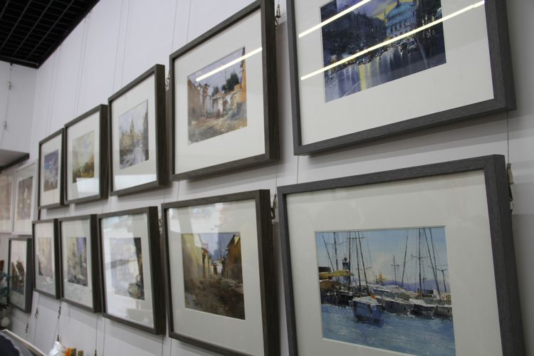 青岛市书画艺术促进会倪汉婴主席为青岛程氏康复中心授牌！