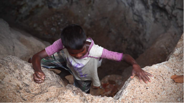 山东22名矿工被埋井下，一张求救纸条让人泪奔……