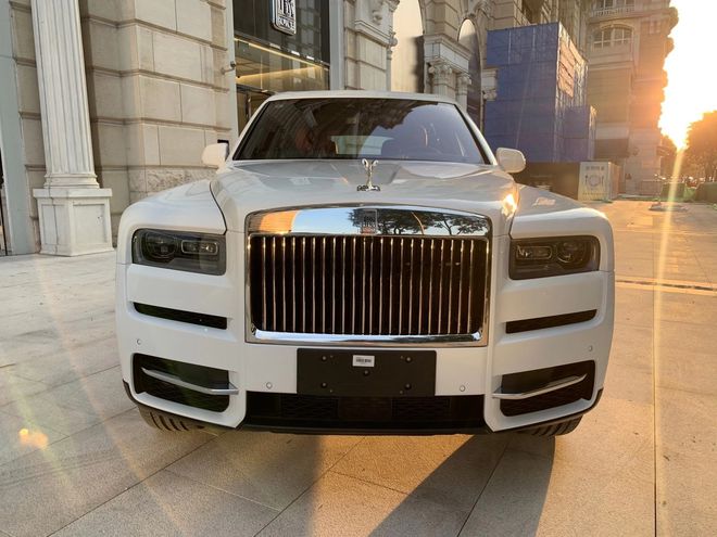 劳斯莱斯库里南v12 尊贵静谧畅享奢华