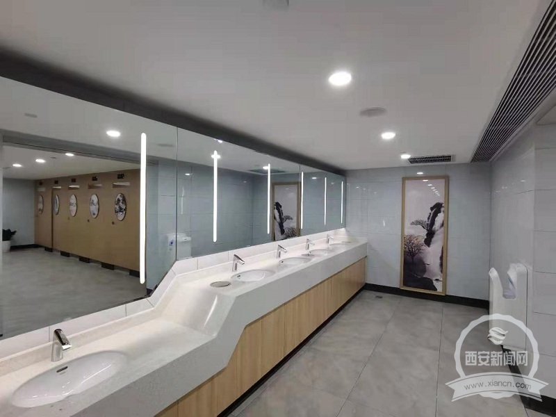 南站房中厅和二、四候车室改造后“闪亮登场” 西安火车站一二三四候车室全部改造完成投入使用