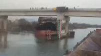 广东珠海一货轮撞击大桥 桥面出现10厘米位移