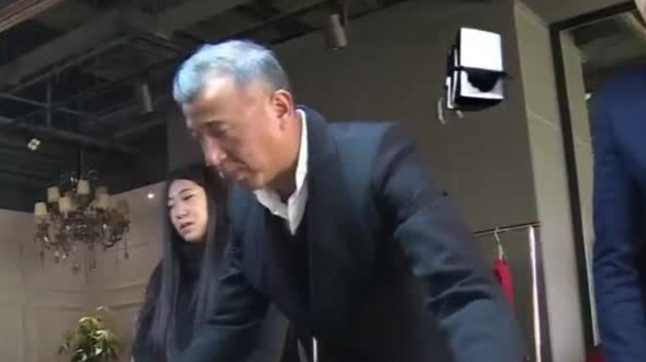 服装设计师谢锋：首位进入巴黎时装周的中国设计师