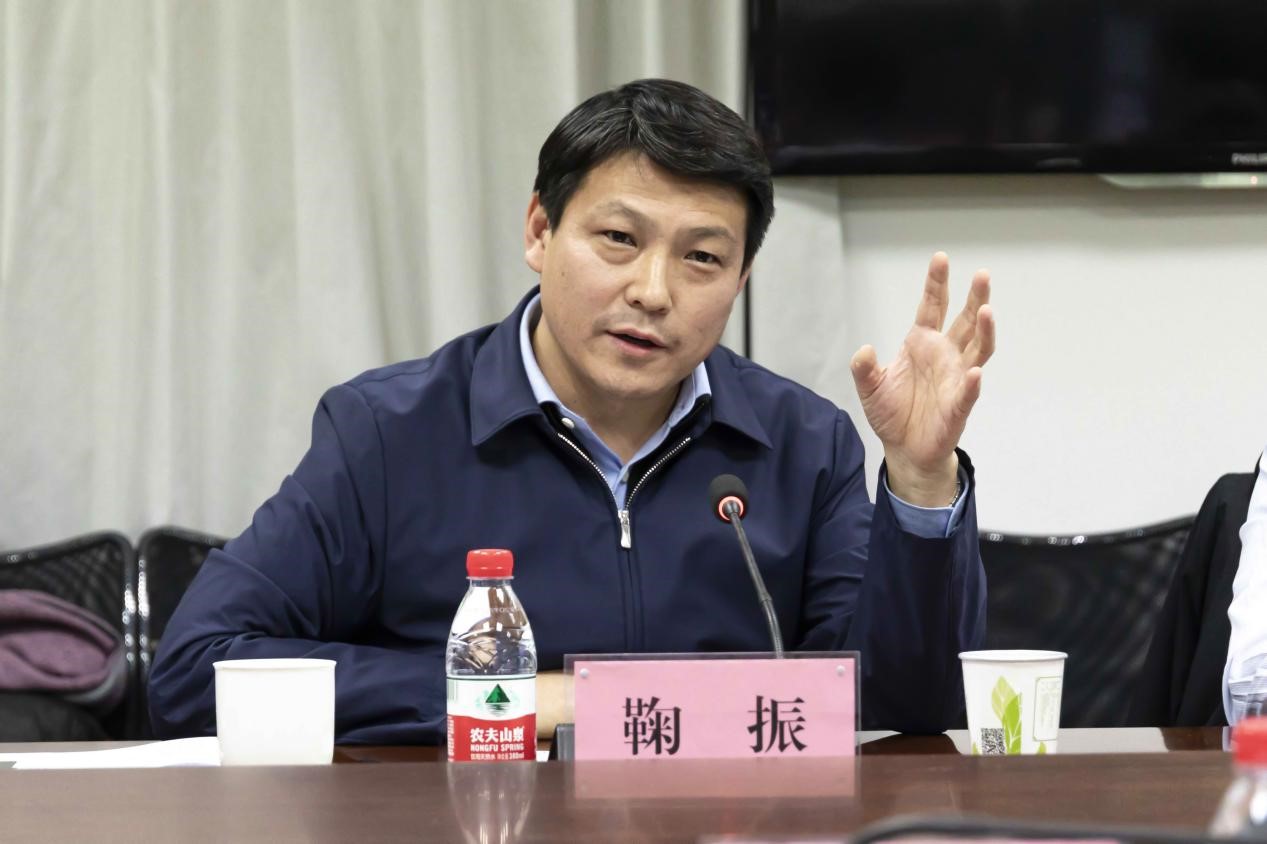 图为山西省农业农村厅厅长鞠振发言