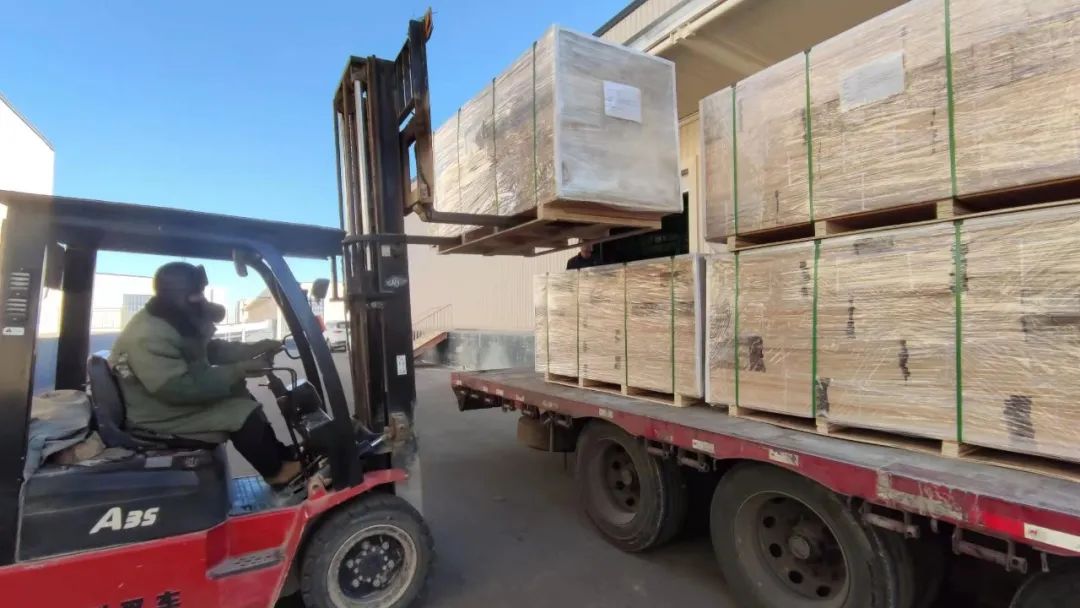 兰州新区木材产品首次出口越南 形成跨国加工产业链