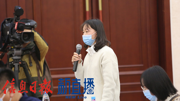 南昌日报提问（文颖 摄）