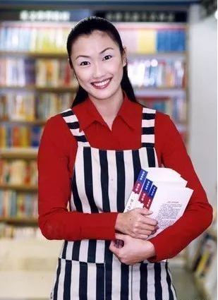 蒋友柏15年童话婚姻破灭后续:与小三当街牵手,女助理上位了?