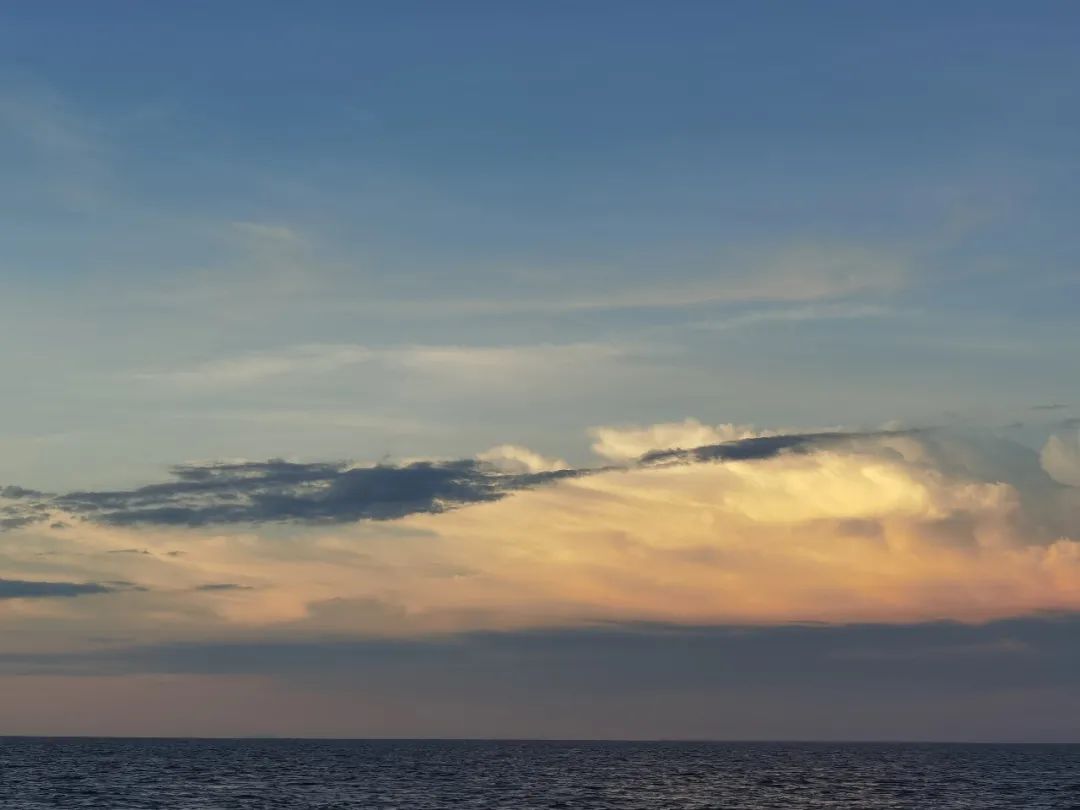 李老师手机镜头所记录的海天风光