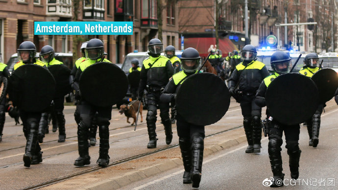 荷兰爆发大规模反封锁抗议：年轻人闯入病毒检测中心并纵火