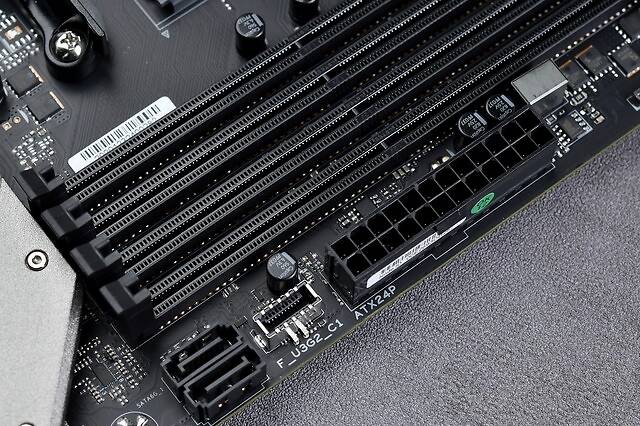 丐帮旗舰主板评测 铭瑄iCraft B550M WiFi