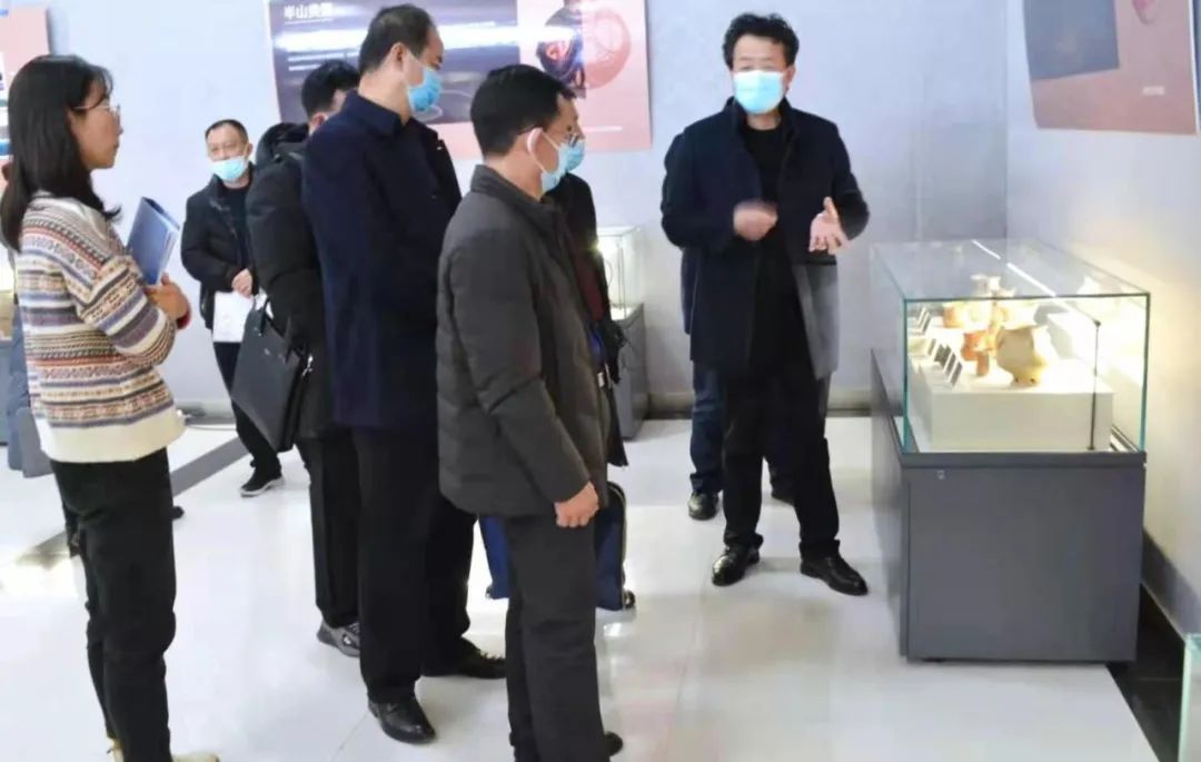 送展方介绍展览内容