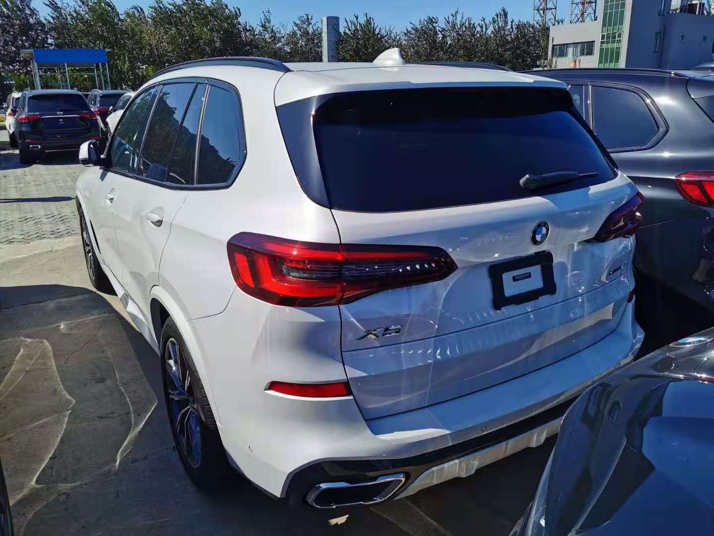 2020款宝马x5现车持续走低打折热卖