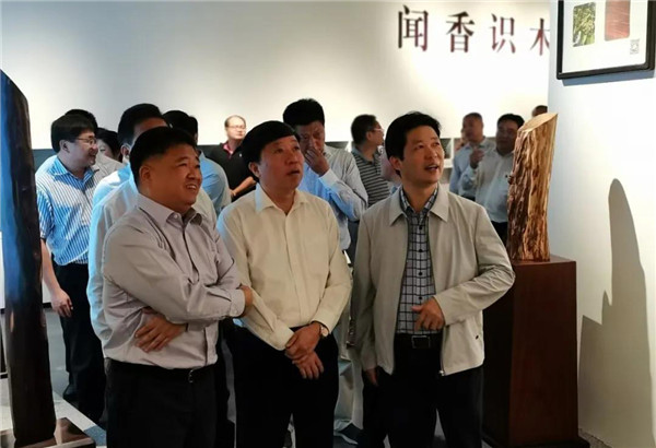 11,11月6日上午,平远县县委书记宋才华,县委副书记,县长杨栋带领平远