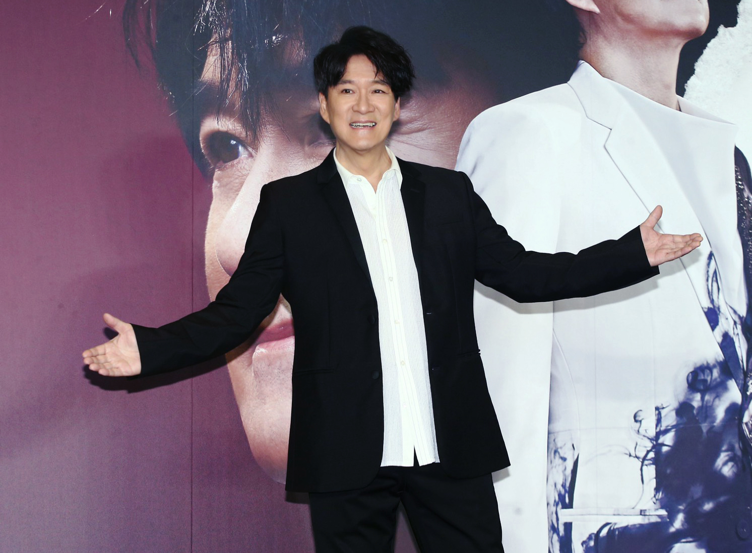 周华健《少年侠客》巡演记者会 国民歌王现场秀写书法功力