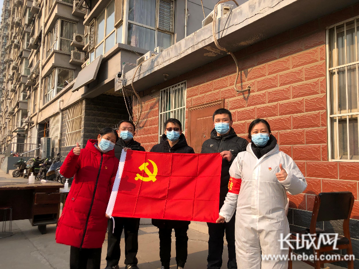 河北地矿时光街社区临时党支部成立社区内党员志愿者先锋队。