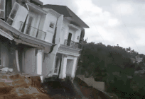 可怕！山体突发滑坡 崭新豪华别墅瞬间倒塌成废墟