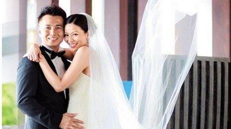 45岁滕丽名半夜荒野庆生，环境简陋排场十足，出行<em>座</em><em>驾</em><em>百万</em>豪车 - 球会体育