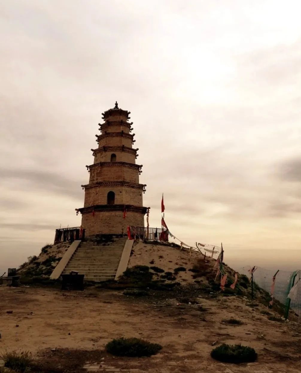 莲花山塔莲花山塔,位于武威市凉州区松树乡松树村莲花山顶;原构始建于