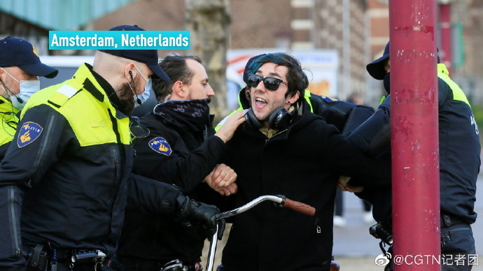荷兰爆发大规模反封锁抗议：年轻人闯入病毒检测中心并纵火