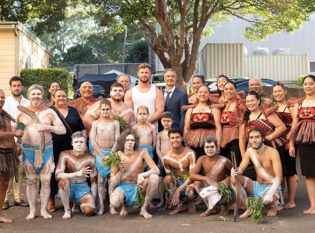 《雷神4》于澳大利亚国庆日开机，原住民现场表演舞蹈