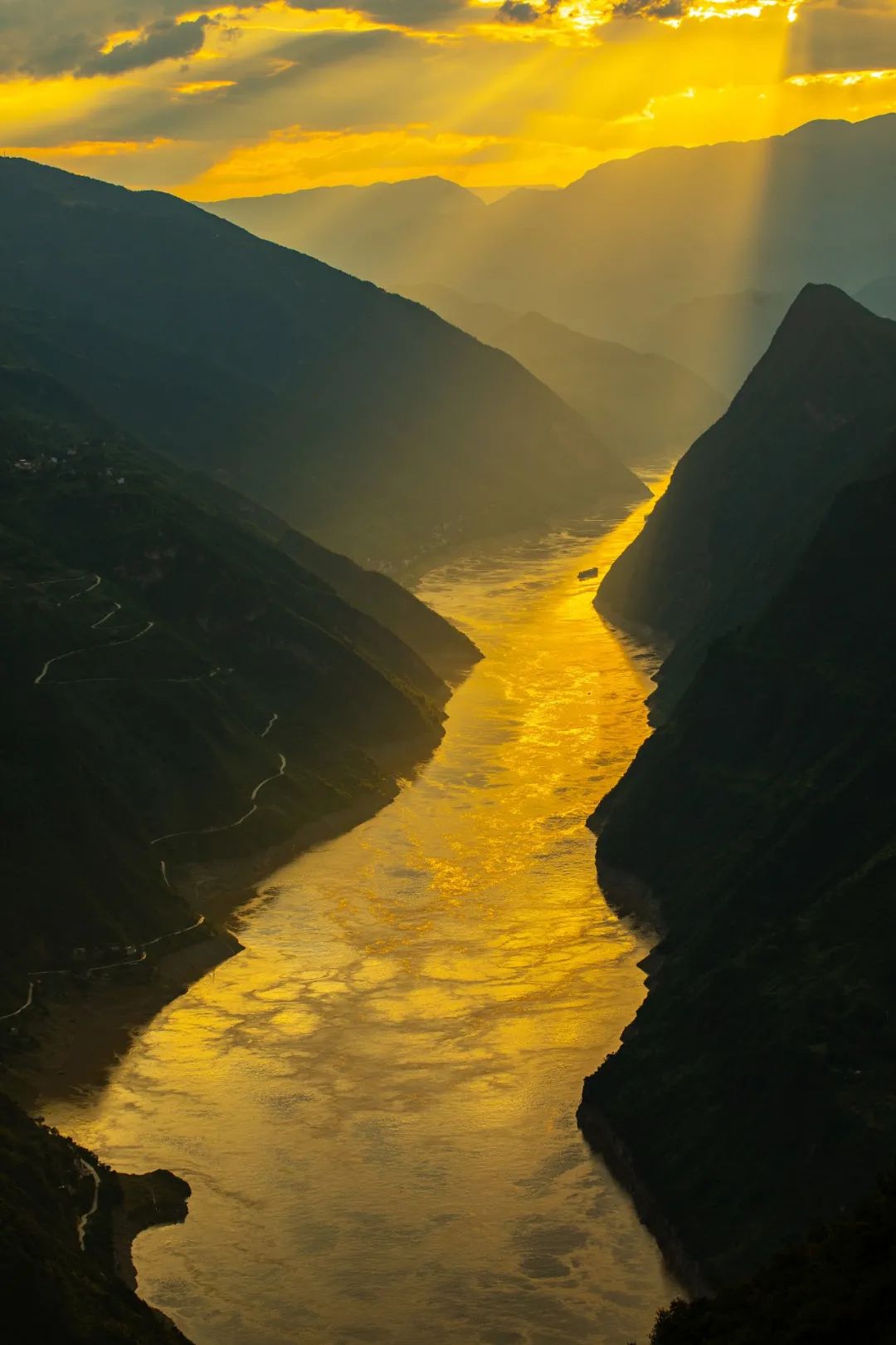 长江与其支流覆盖了全省99%的水系,让湖北成为名副其实的"长江省".