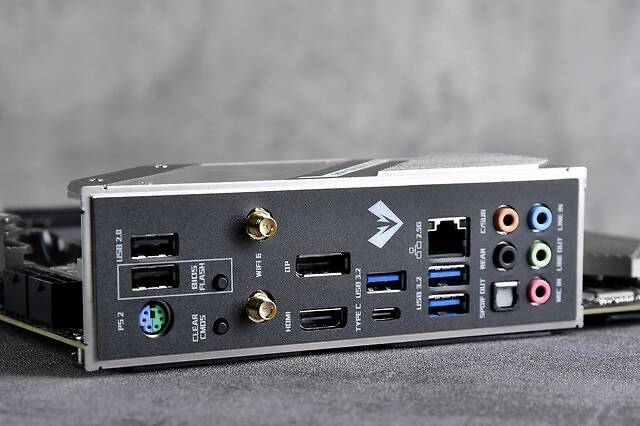 丐帮旗舰主板评测 铭瑄iCraft B550M WiFi