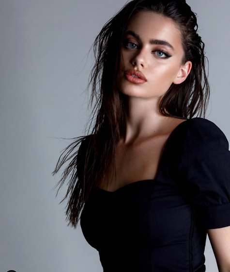 19岁女兵成全球最美面孔!赢过神奇女侠,男友是亿万富翁