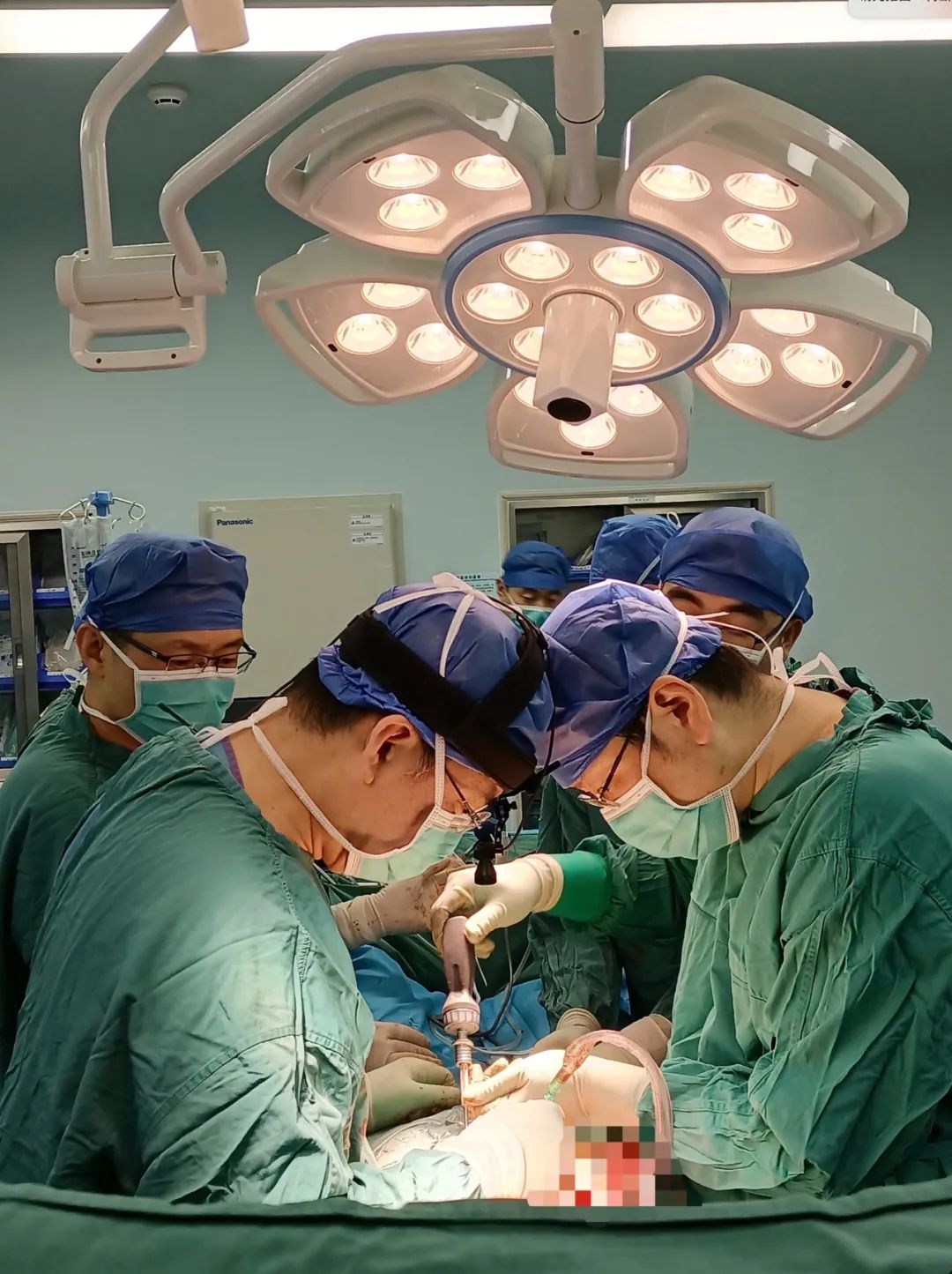 西安大兴医院脊柱侧弯八年后实施矫正手术19岁女孩增高5厘米