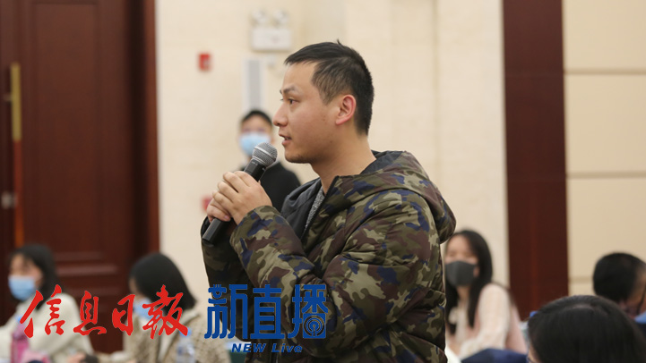 中国江西网提问（文颖 摄）