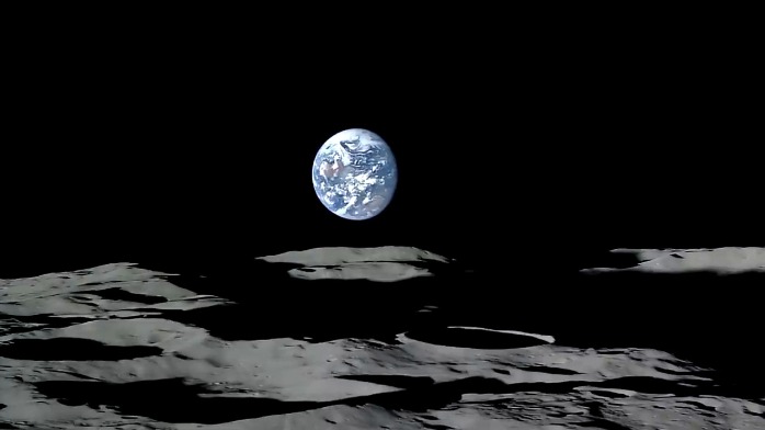 地球从月球的表面落下，非常壮观的场面