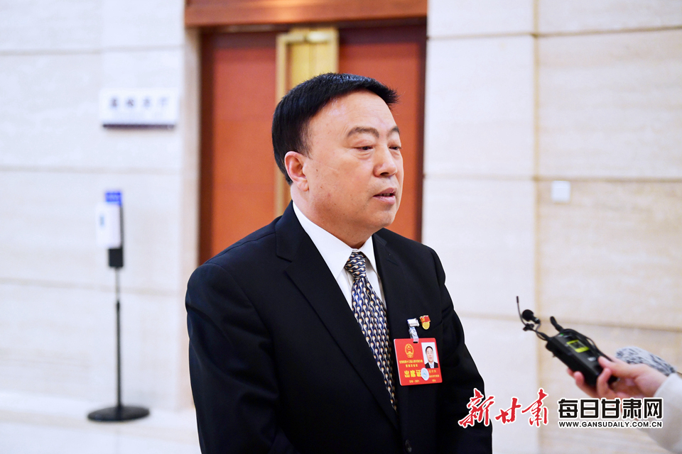 省人大代表荆升阳 韦德占 摄