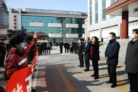 1月14日，欢送陕西支援河北流调转运队的情景。