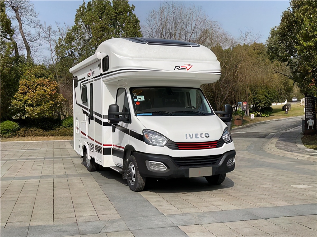 瑞弗v800依维柯c型房车国六版本