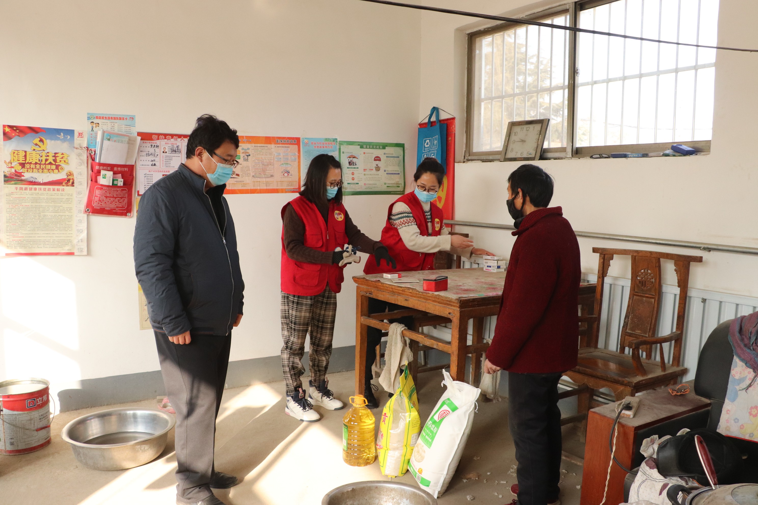 【新时代文明实践在玫瑰镇】:志愿服务迎新春 走访慰问暖人心