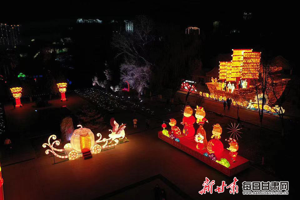 不用去北极照样看见极光 张掖甘州璀璨光影陪你过大年