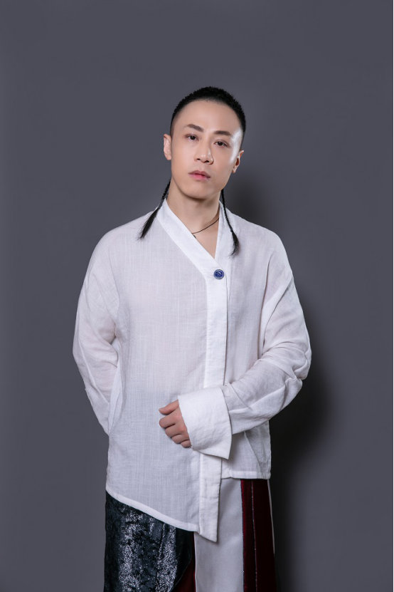 戴荃麓海为王激燃上线戏腔融合再现海妖之王磅礴气势