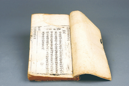 ▼《同治十二年版武阶备志》 线装,同治十二年木刻板印刷品,共二十二卷,全三本。