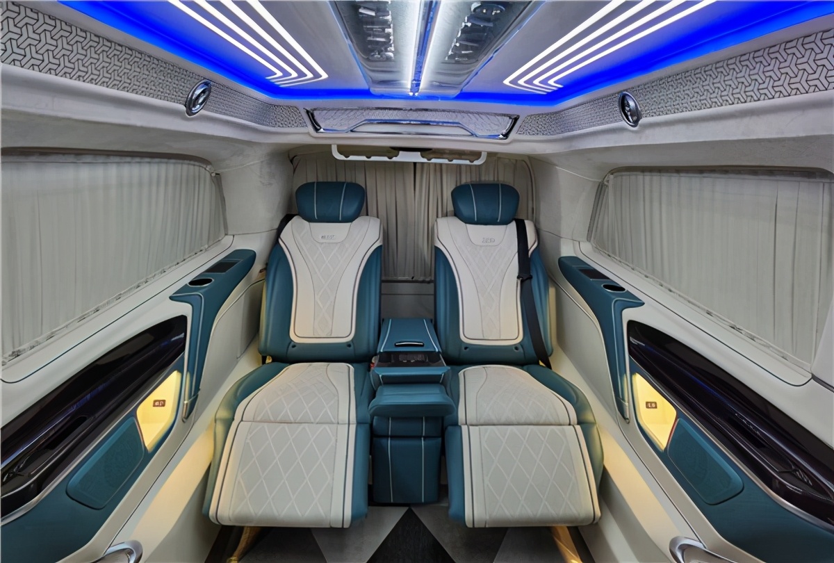 奔驰V260L高端定制银河系列，高品质高顶七座商务车